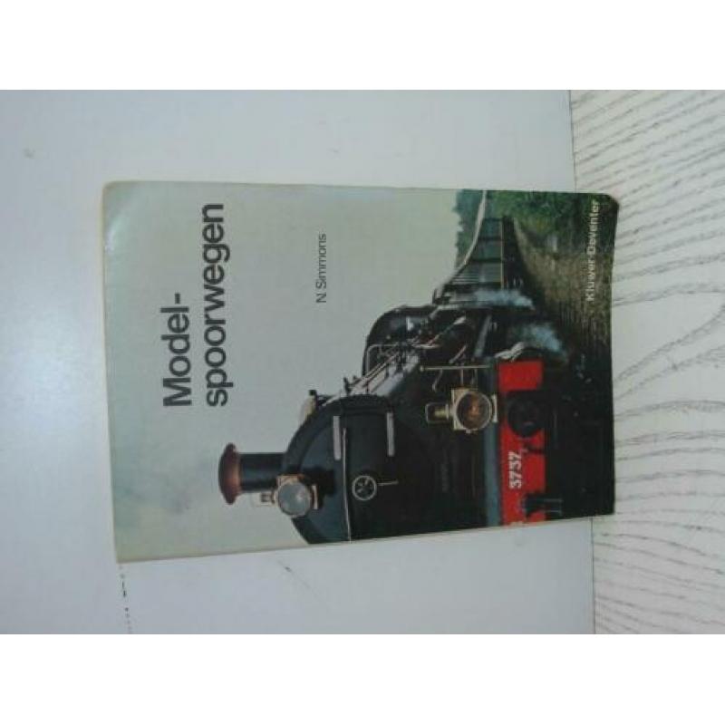 HO MODEL-SPOORWEGEN Boek van N Simmons 156 blz. informatie