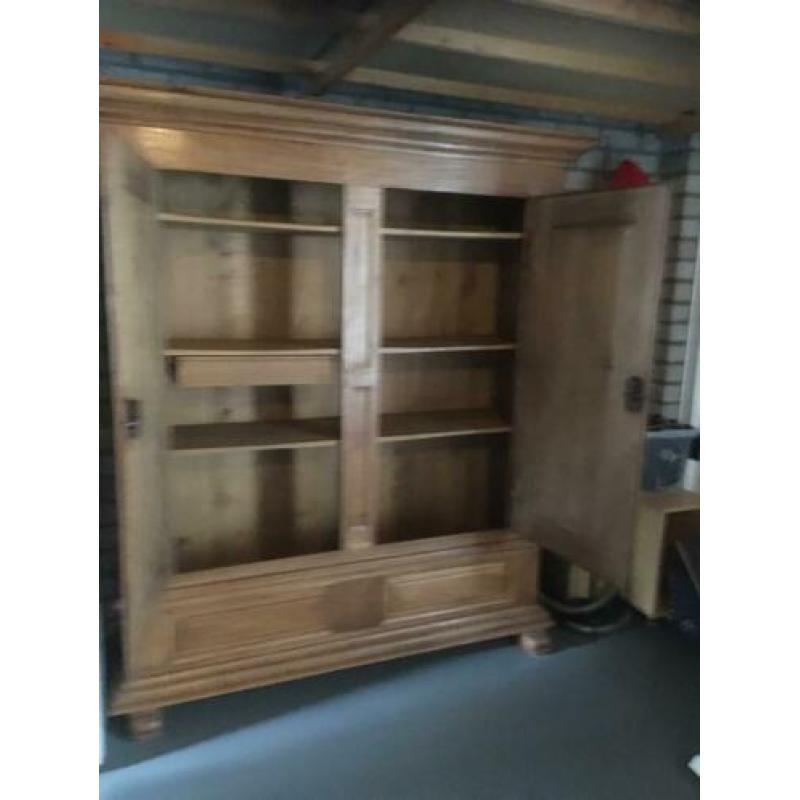 Massief eiken kast