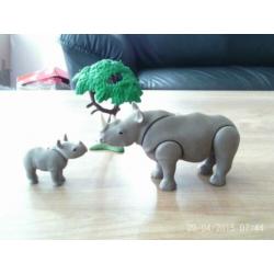 Playmobil neushoorn met jong (6638) en een boom extra
