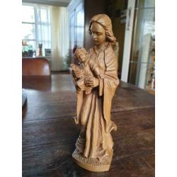 Mariabeeldje op houten console ??