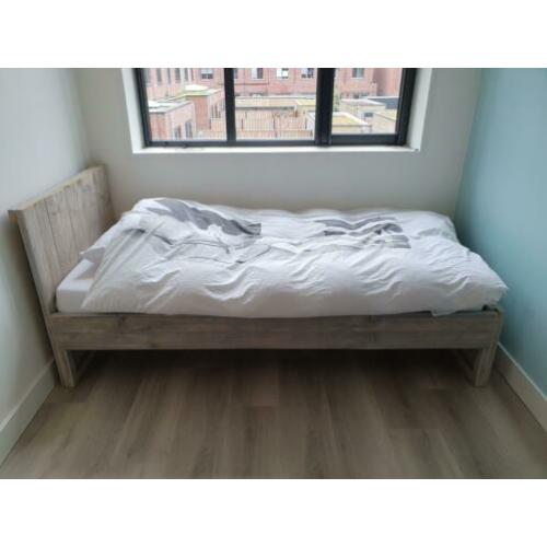 Super mooi houten grijs whitewash bed incl lattenbodem