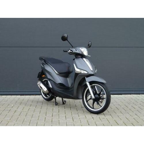 Piaggio Liberty S 50i 4T 45 km mat grijs 2018 nette staat