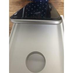 Te koop ifhone 6 kleur zwart met doos en oplader 32 gb