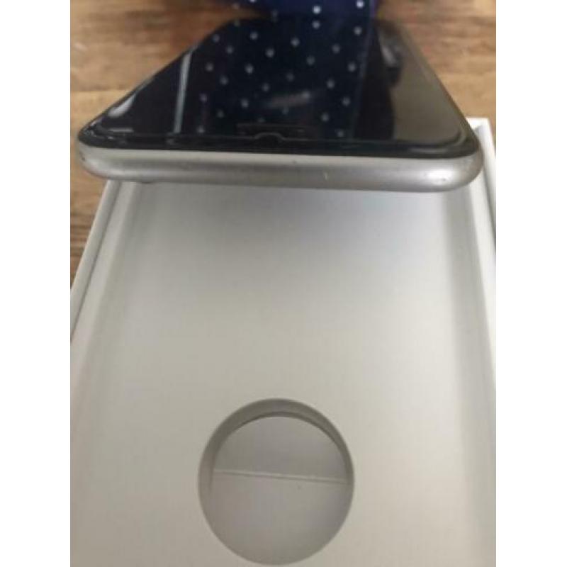 Te koop ifhone 6 kleur zwart met doos en oplader 32 gb