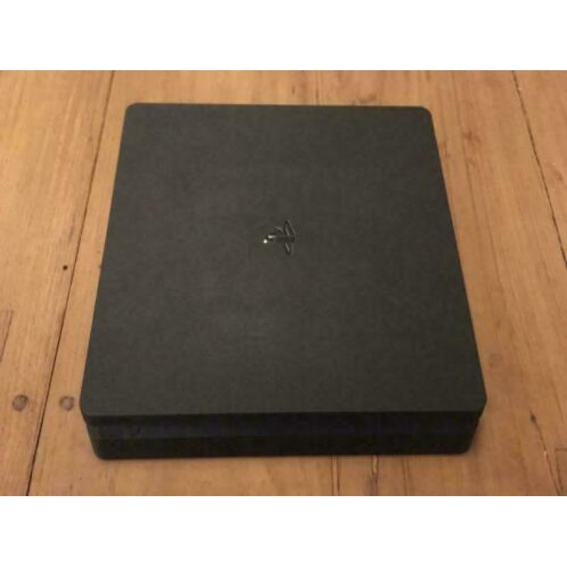Playstation 4 slim + controller - FIFA20/17/16+Battleborn