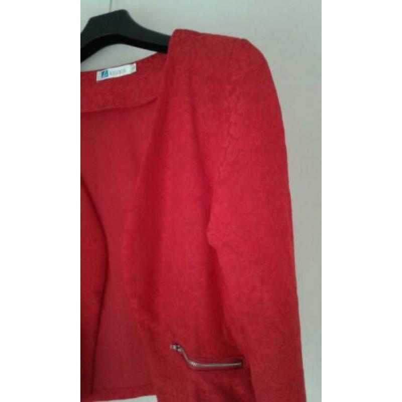 Mooi rood jasje maat L strech