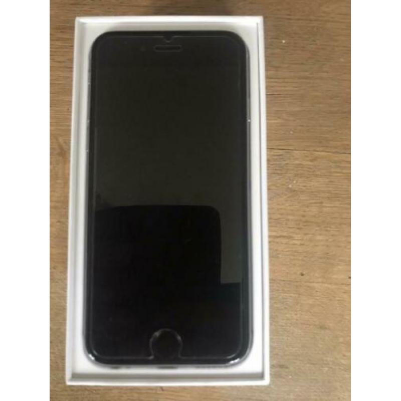 Te koop ifhone 6 kleur zwart met doos en oplader 32 gb