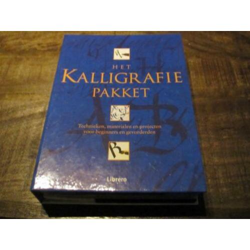 KALIGRAFIE pennen en cursusboek, papier en voorbeeldboeken