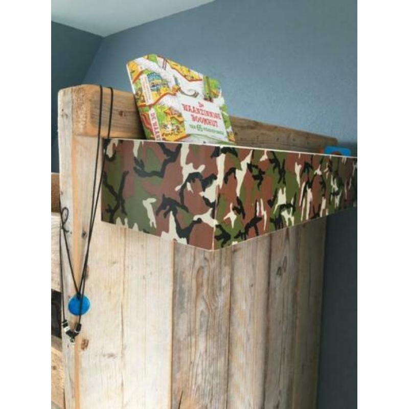 Stoere steigerhouten hoogslaper met bureau