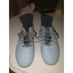 Nike magista obra
