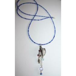 Lange fijne blauwe ketting met hanger