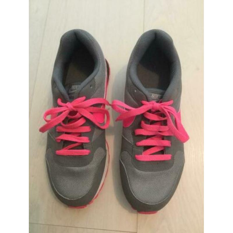 Nike schoenen sneakers MD runner 2 grijs roze maat 38 nieuw