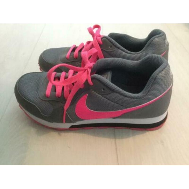 Nike schoenen sneakers MD runner 2 grijs roze maat 38 nieuw