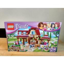 Lego Friends paardrijclub, trailer en wasplaats