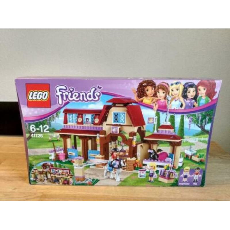 Lego Friends paardrijclub, trailer en wasplaats