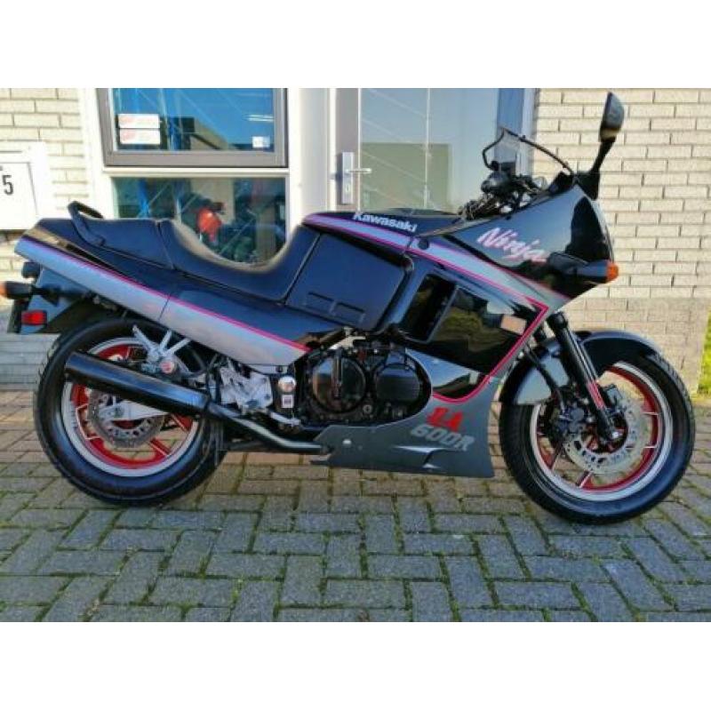 Kawasaki GPX600 rijdend of voor onderdelen keurige motor