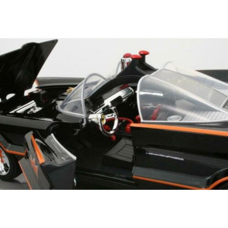 Jada 1/18 Batmobile Classic (1966)