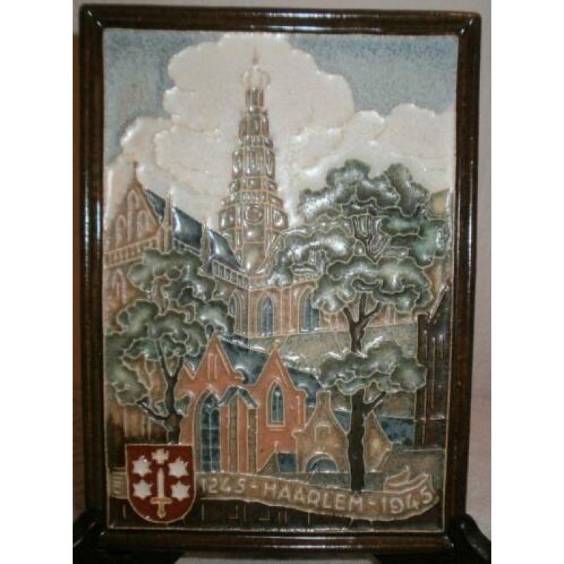 Cloisonne tegel,ter gelegenheid van het 700-bestaan haarlem