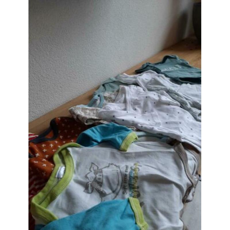 9 voor €4 Verschillende rompers 50/56