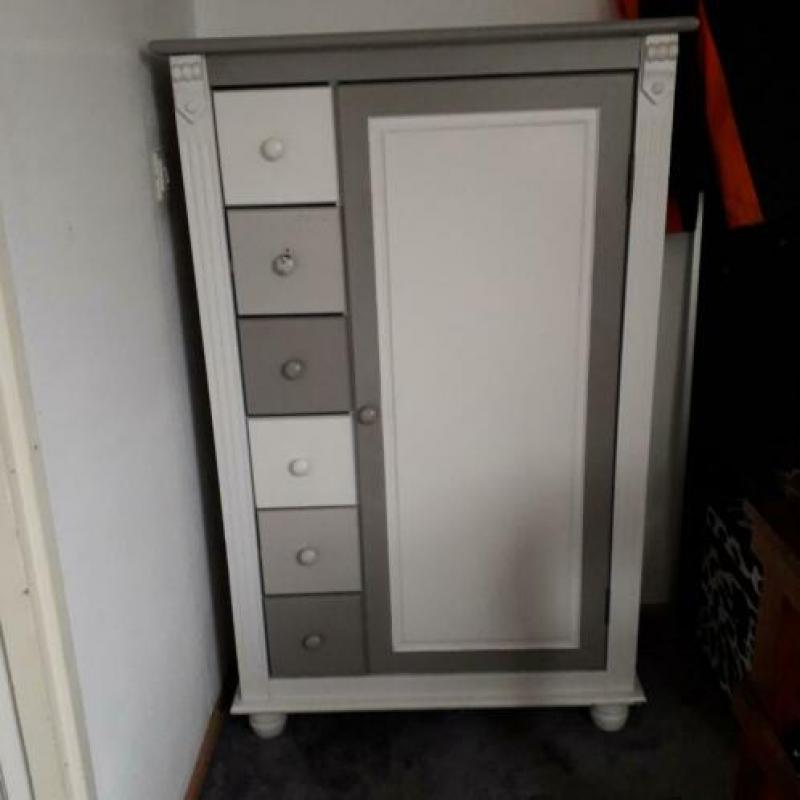 Brocante meiden kastje