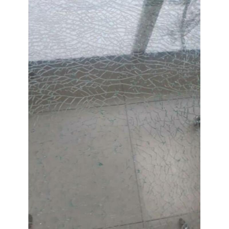 Eettafel met cracle glas