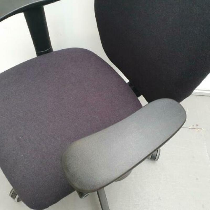 Bureaustoel werkstoel met zwarte nieuwe stof