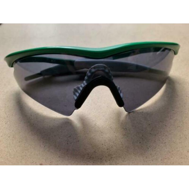 Oakley M Frame groen met grijs glas