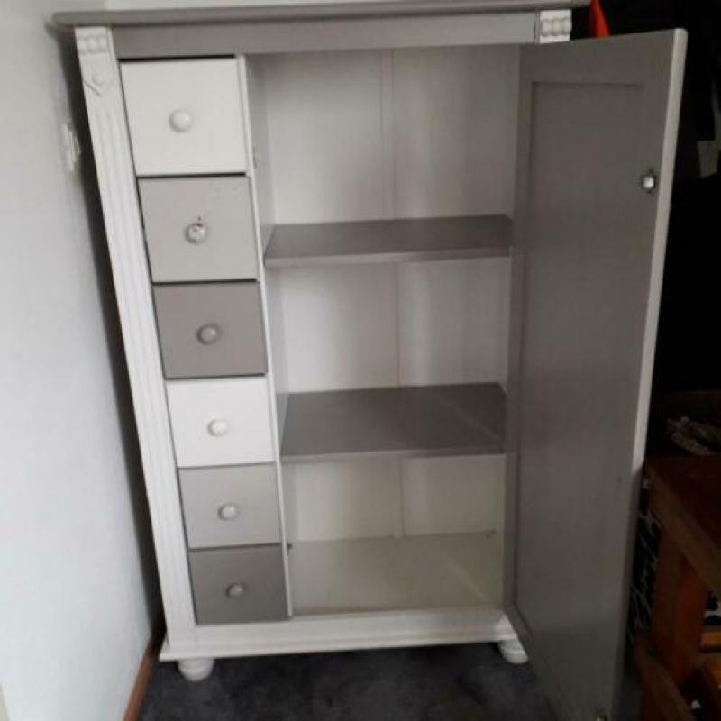 Brocante meiden kastje