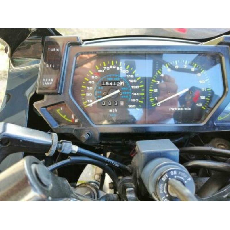 Kawasaki GPX600 rijdend of voor onderdelen keurige motor