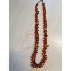 Oude barnstenen ketting