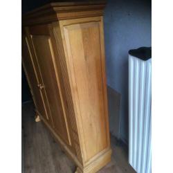 Massief eiken kast (140 breed)...hand gemaakt