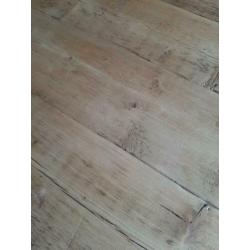 Robuuste eettafel