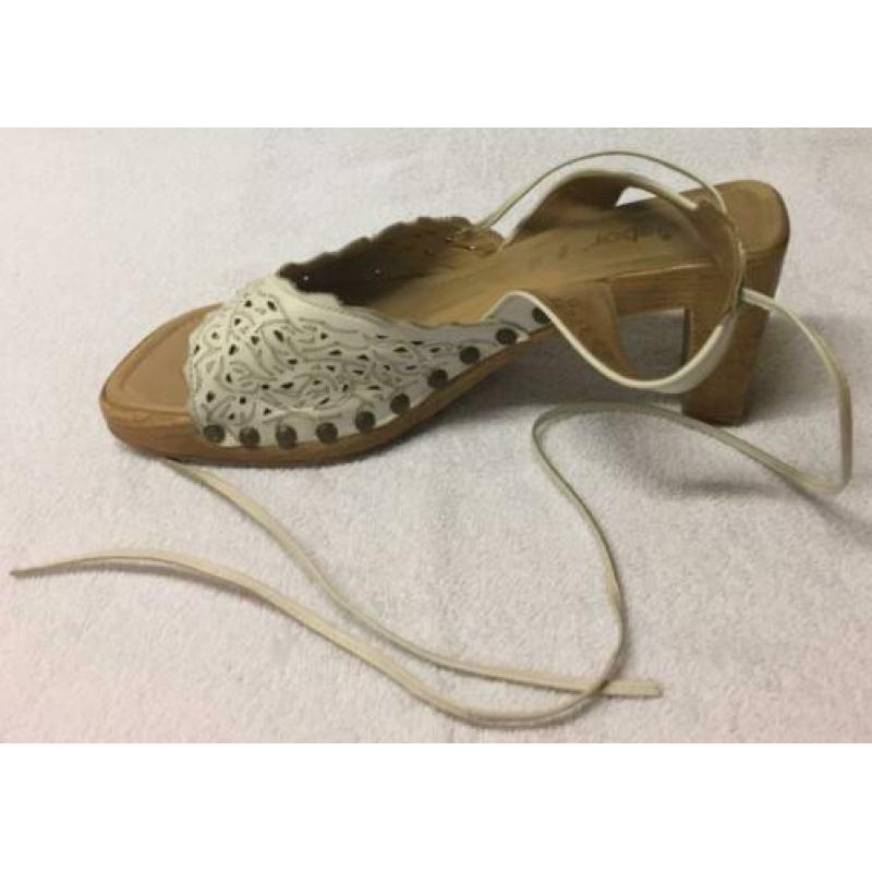 1023 Gabor sandalen.