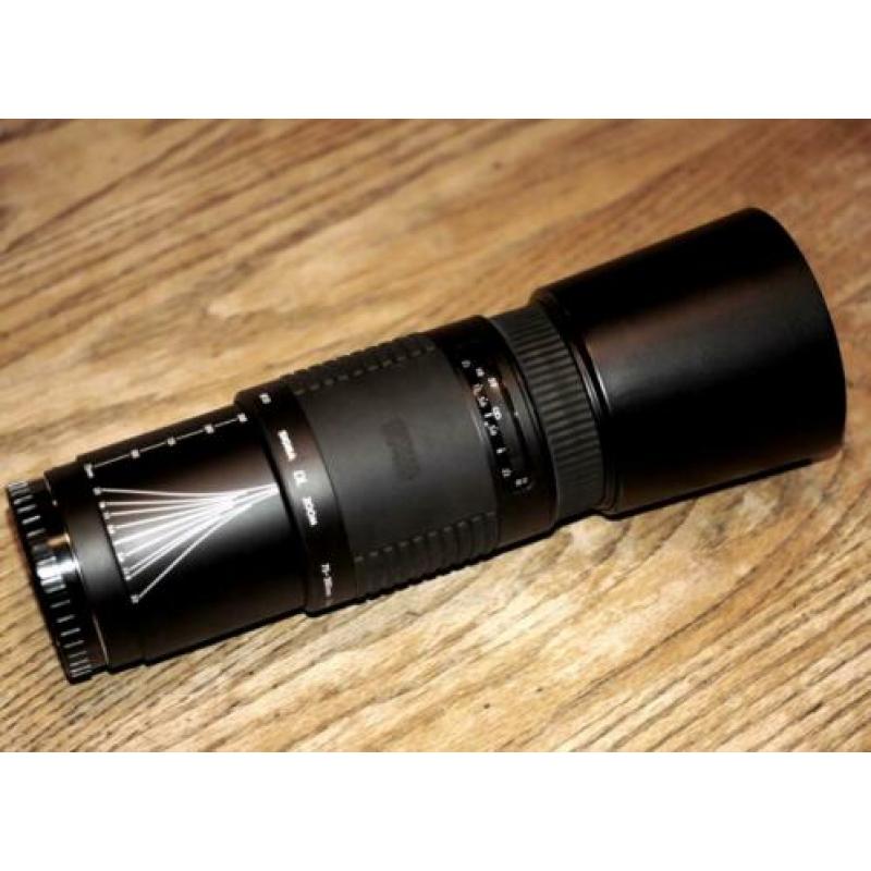 Sigma Telelens AF 75-300.F.4-5.6mm DL Zoom v Sony Alpha