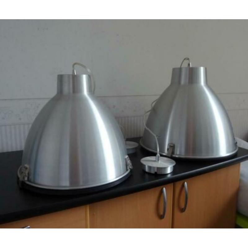 Industriële hanglampen van geborsteld aluminium