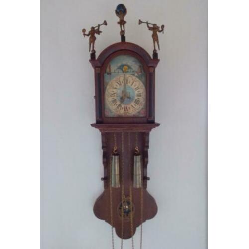wandklok met slinger