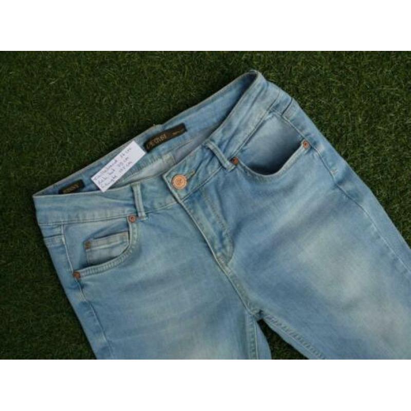 SUPERTRASH spijkerbroek maat 27/XS lengte 34 stretch