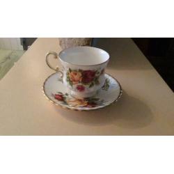 Elizabethan Fine Bone Chine Engelse kop en schotel rozen gee