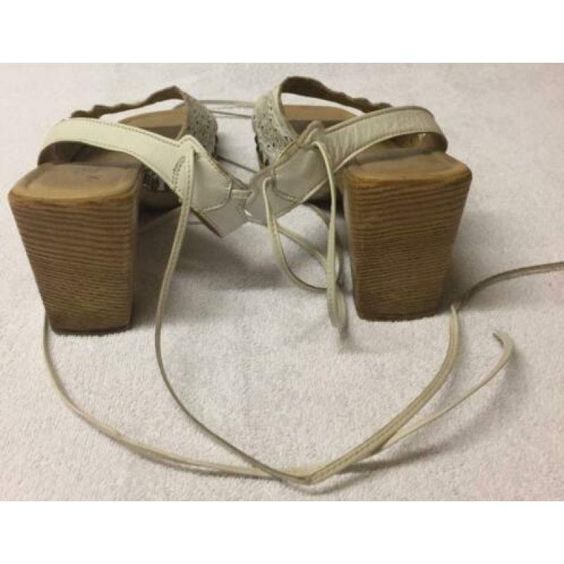 1023 Gabor sandalen.
