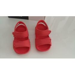 Adidas zwemschoenen, slippers maat 20 ZGAN
