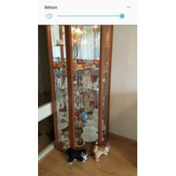 Prachtige vitrinekast met inlichting