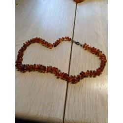 Oude barnstenen ketting
