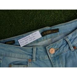 SUPERTRASH spijkerbroek maat 27/XS lengte 34 stretch
