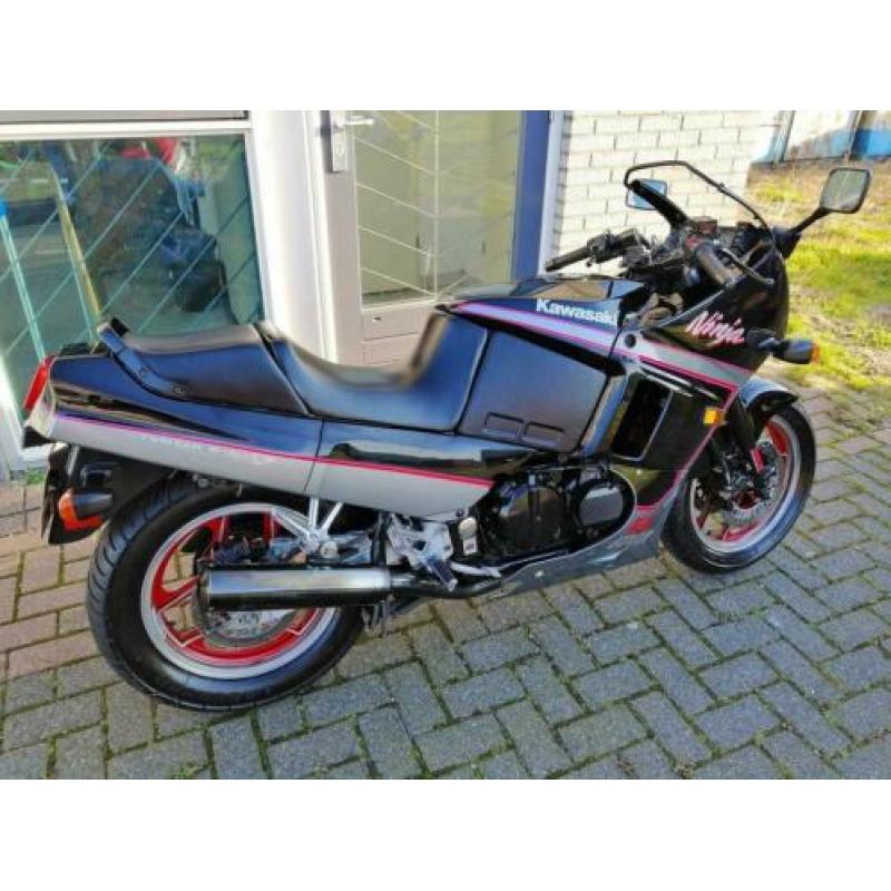 Kawasaki GPX600 rijdend of voor onderdelen keurige motor