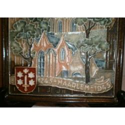 Cloisonne tegel,ter gelegenheid van het 700-bestaan haarlem