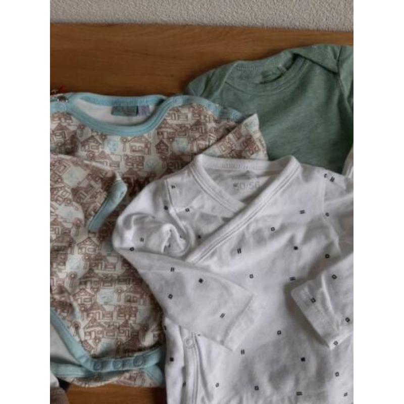 9 voor €4 Verschillende rompers 50/56