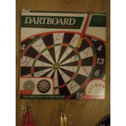 Dartboard met 6 darts en 2 kanten