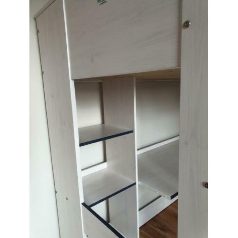 Witte hoogslaper met bureau