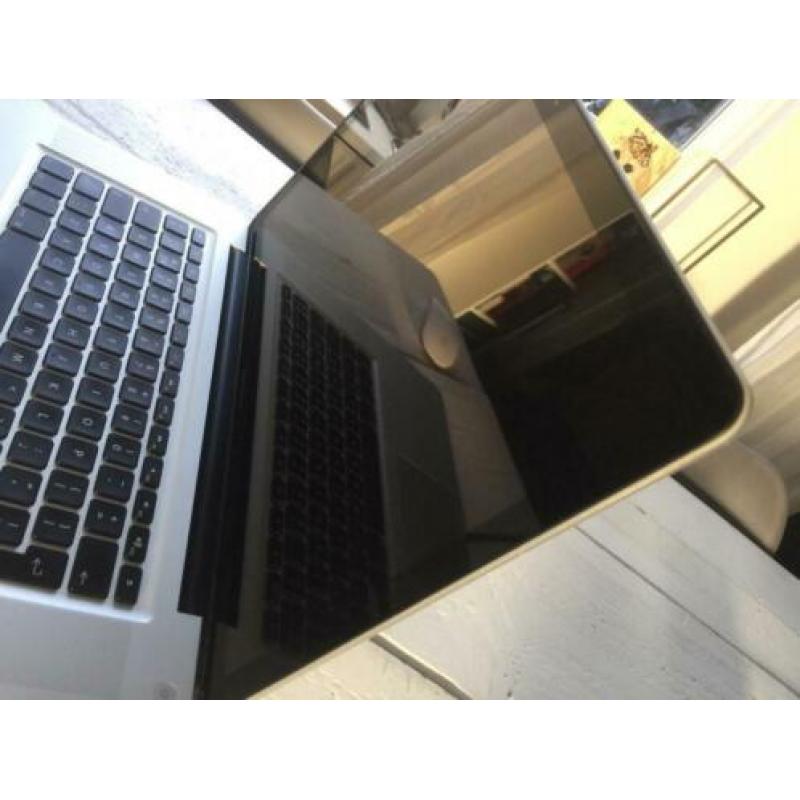 Macbook Pro 15” Mid 2012. -2,3GHz quad Core i7.-250 SSD