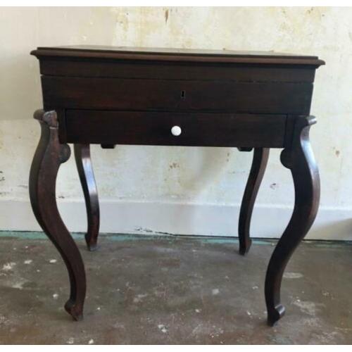 antique tafeltje